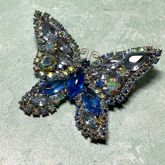 Vintage Weiss blue iridescent rhinestone brooch stamped silver hardware - Picture 1 of 7